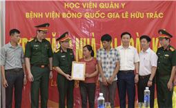Bệnh viện Bỏng Quốc gia Lê Hữu Trác: Khám bệnh, trao tặng nhà đại đoàn kết tại huyện Phú Lương, tỉnh Thái Nguyên